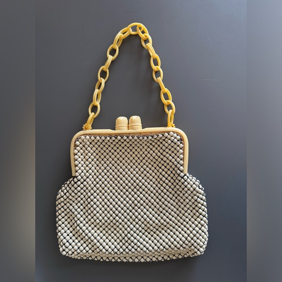 1940s Vintage Whiting & Davis Alumesh Handbag, Bakelite Handle Aluminum beaded - Picture 6 of 11